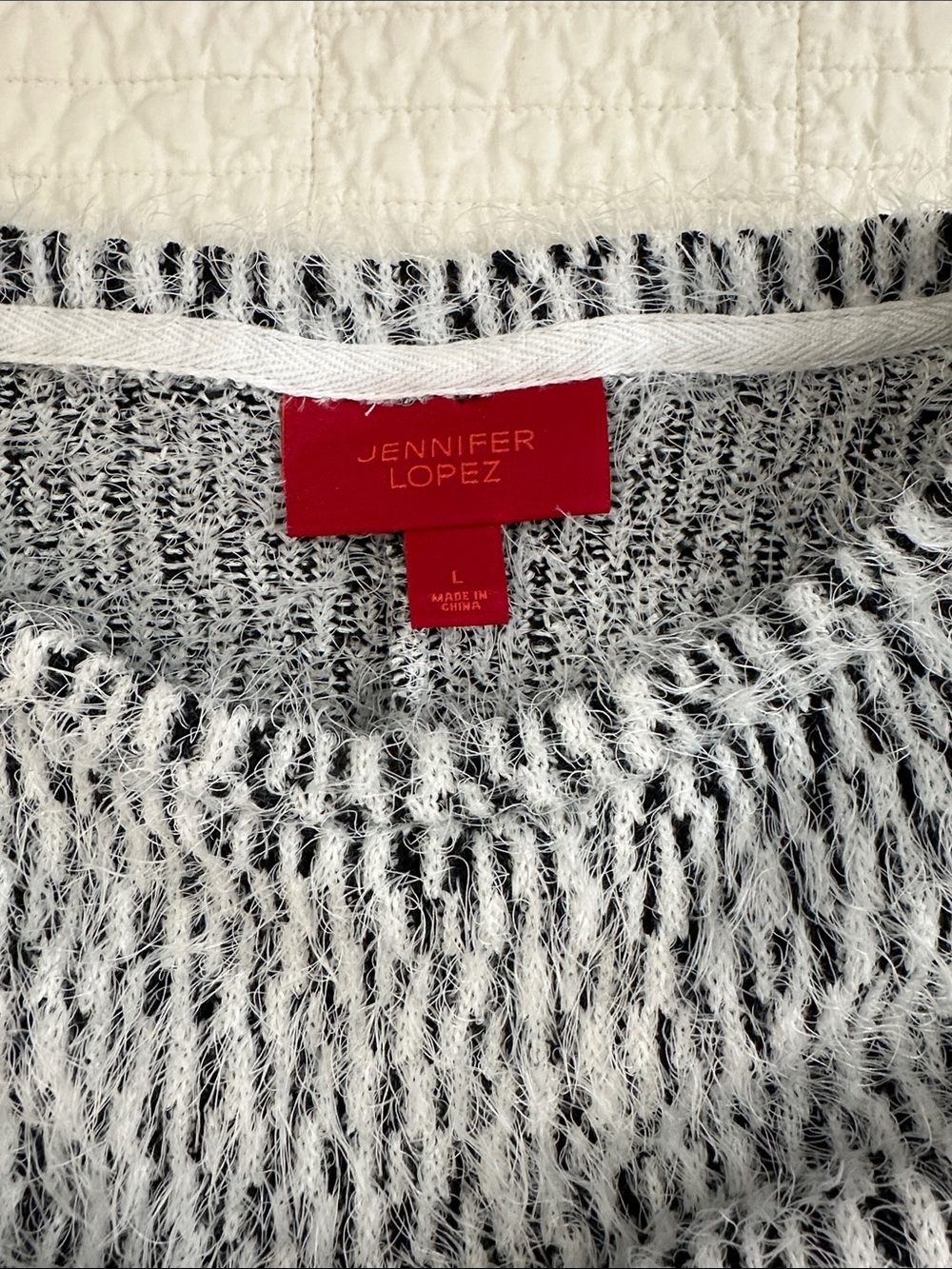 Jennifer Lopez Large Lightweight Black &White Knit Pullover Sweater - Picture 2 of 4